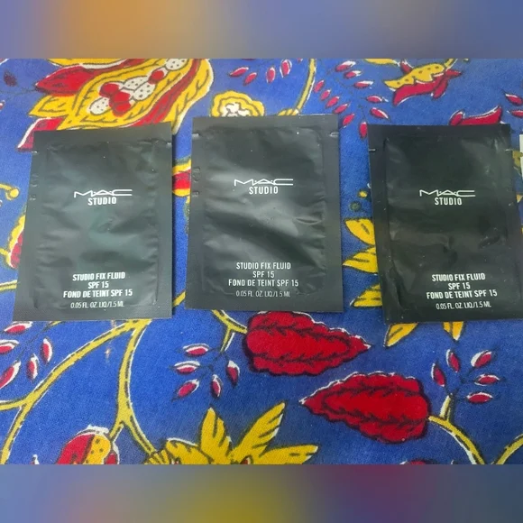 Mac,Bobbi brown and Murad sample pack - Picture 2 of 3